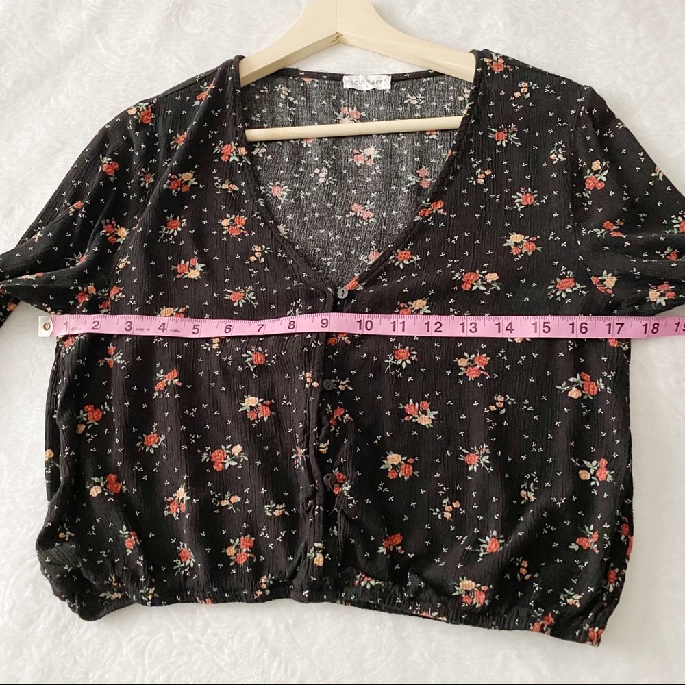 Floral Button Down Cropped Top - Picture 5 of 10